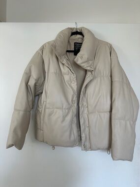 🥛stradivarius Cream Padded Faux Leather Puffer Jacket